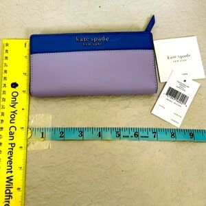 EUC Kate Spade Cameron Street blue & burgundy slim wallet w/ tags.